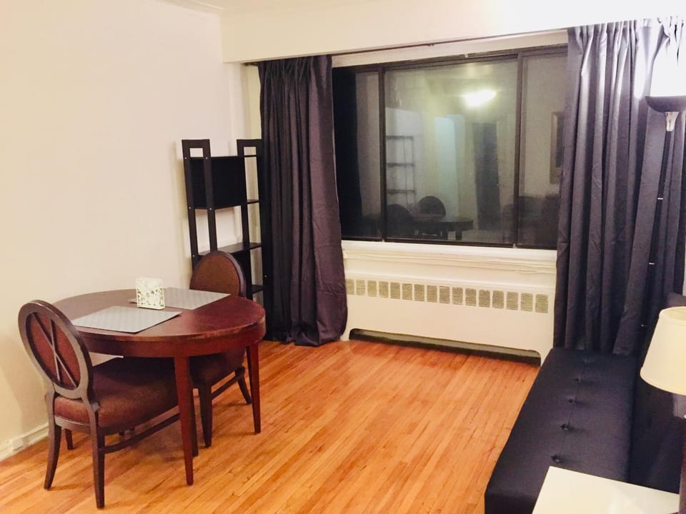 Living room, Seating area, hair dresser