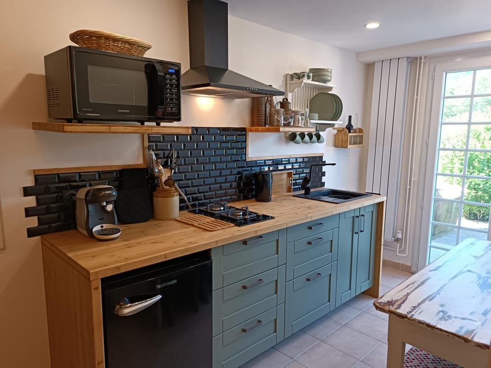 Kitchen or kitchenette