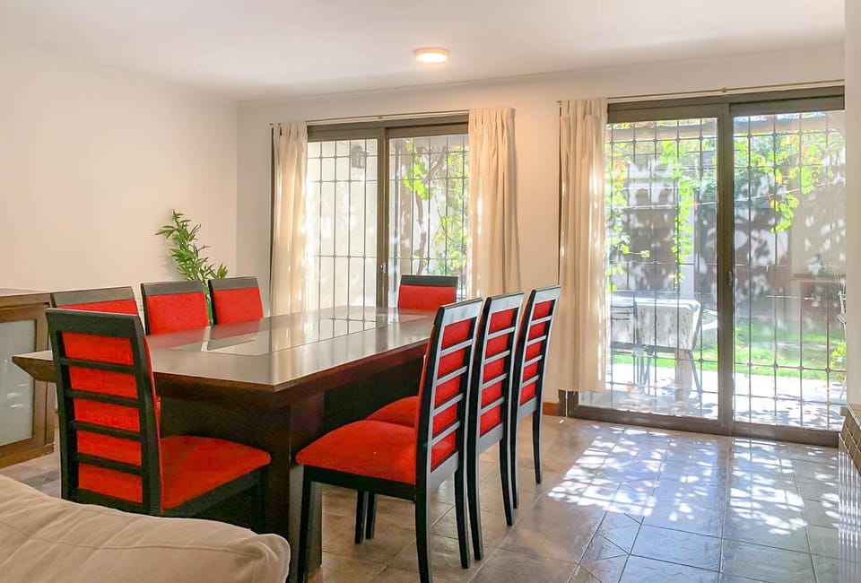 Casa Avellaneda I 12 pax - A 6 cuadras Arístides House in Mendoza