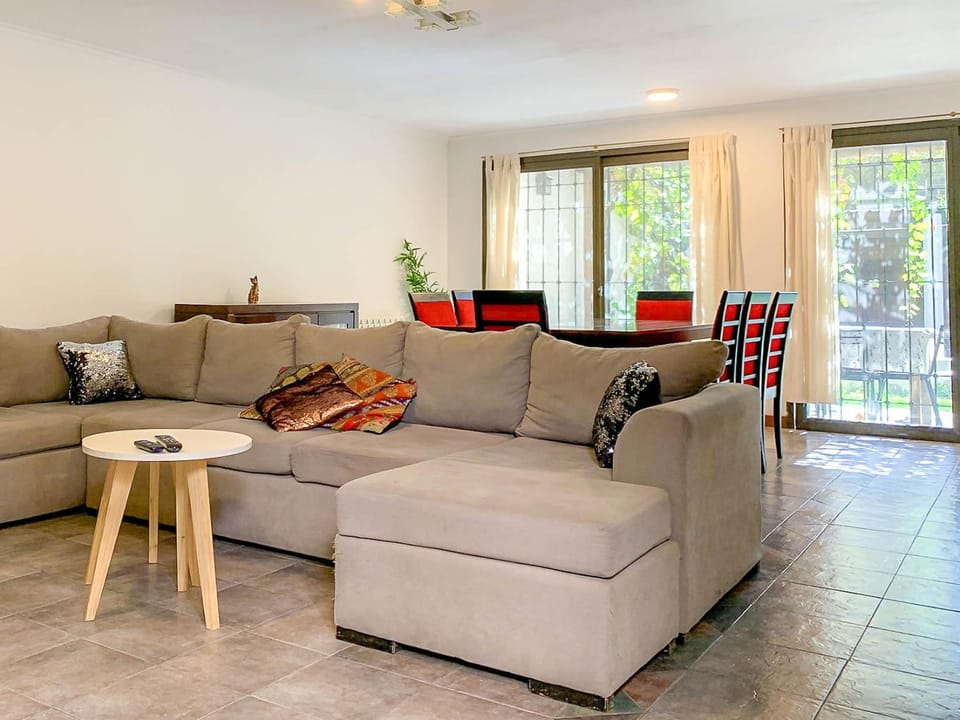 Casa Avellaneda I 12 pax - A 6 cuadras Arístides House in Mendoza