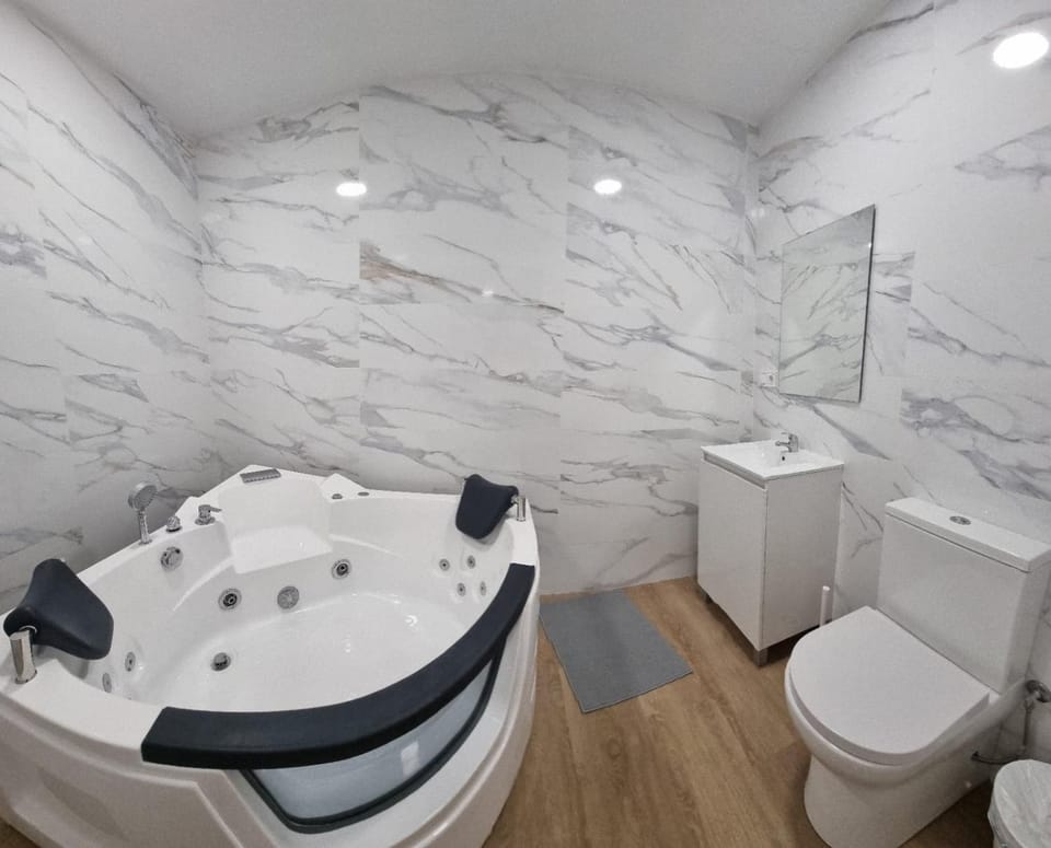Estudio FAMILIAR con JACUZZI doble Apartment in Seville