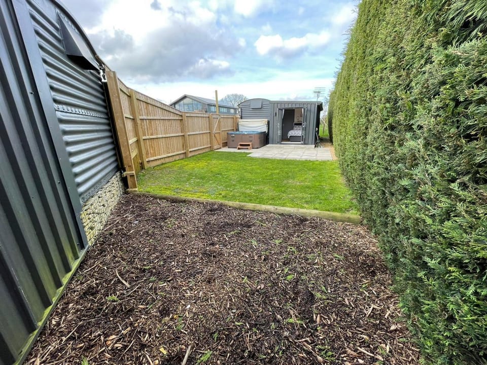 Property building, Spring, Day, Garden, Garden, Garden view