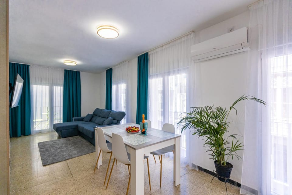 Living room, Seating area, Dining area, air conditioner