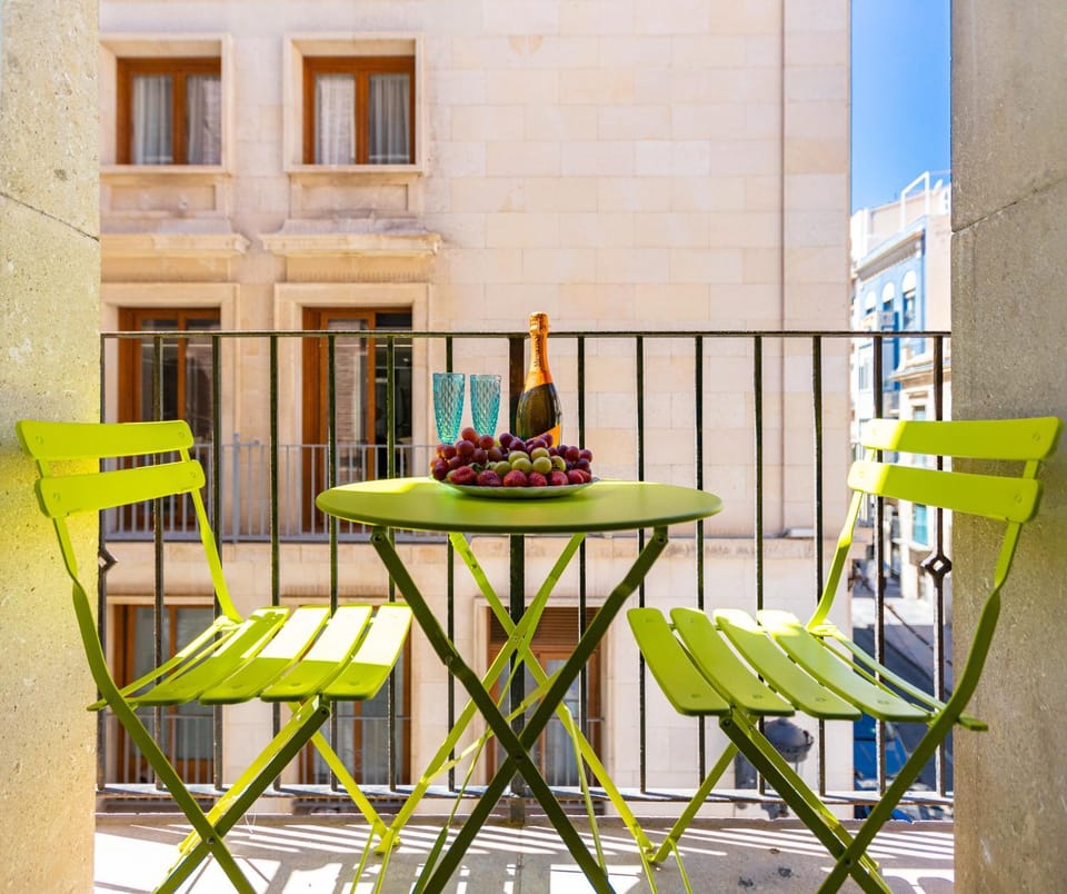 Patio, Day, View (from property/room), Balcony/Terrace, Food and drinks, Dining area
