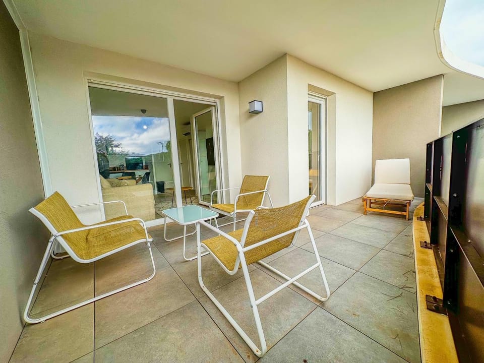 Balcony/Terrace, sunbed