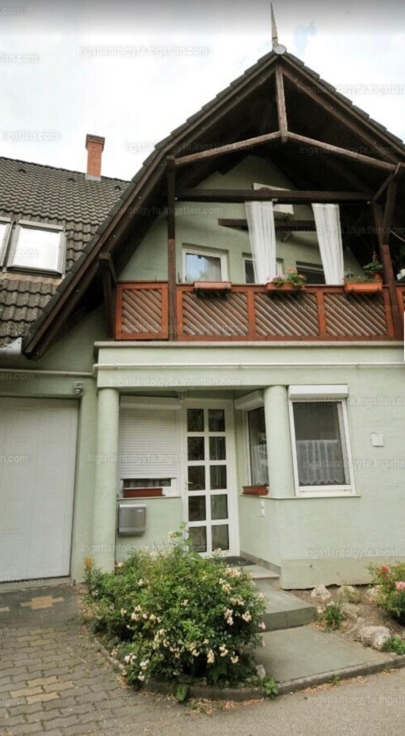 Klebi’s Apartmanház 20 Apartment in Balatonszárszó