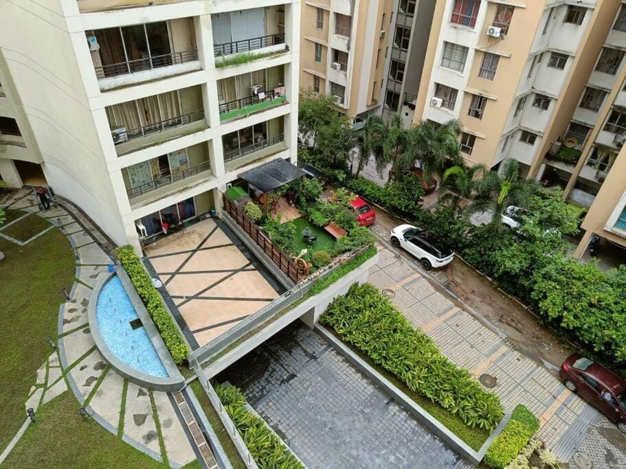 Siddha Xanadu Studio, Poolside Near Airport, CC2 Mall Apartment in Kolkata