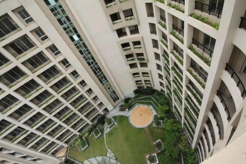 Siddha Xanadu Studio, Poolside Near Airport, CC2 Mall Apartment in Kolkata