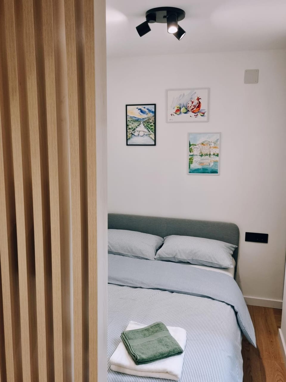 Bed, Photo of the whole room