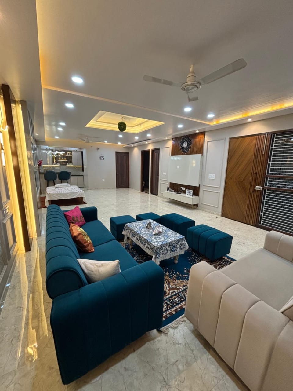 DeeHa Niwas Luxe -Modern Luxury 1BHK in City Centre Vacation rental in Varanasi