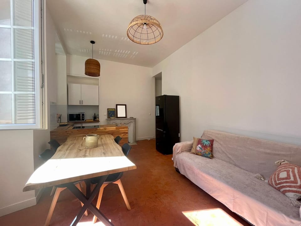 Le Zeus - Cannes Villa St Henri seafront unique 2bedrooms Apartment in Cannes