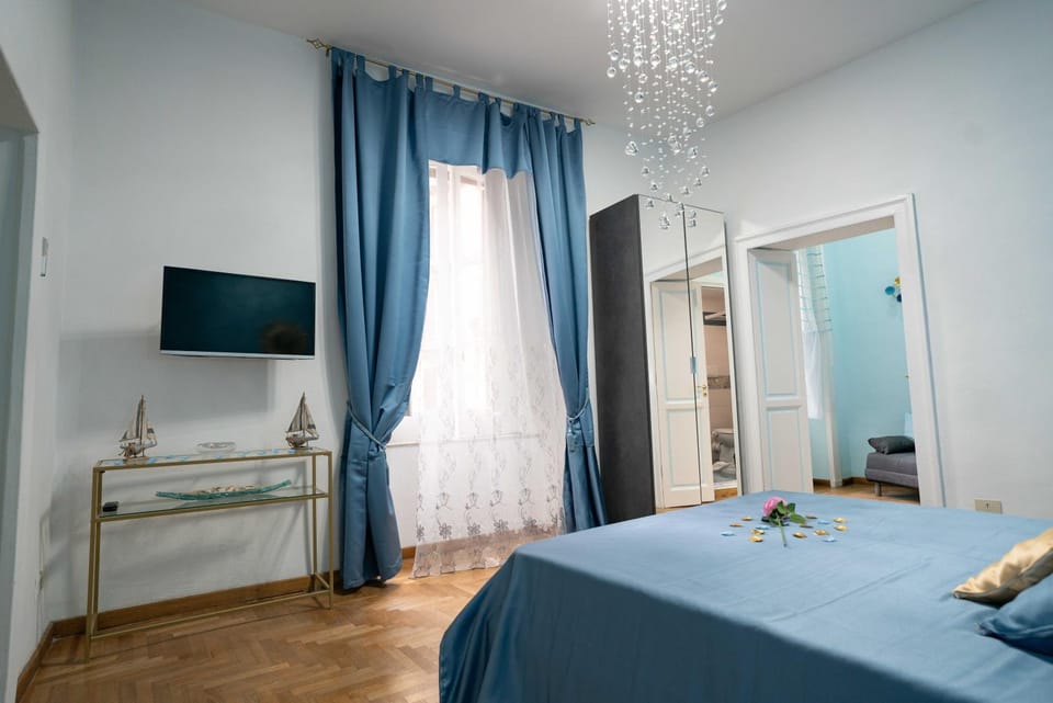 TV and multimedia, Photo of the whole room, Bedroom, wardrobe