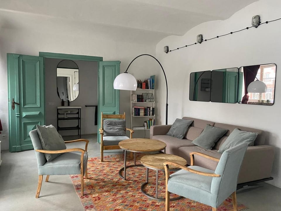 Library, Living room, Seating area