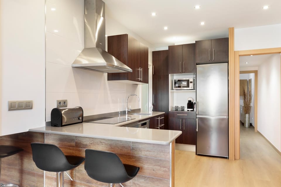 Kitchen or kitchenette, dishwasher, toaster