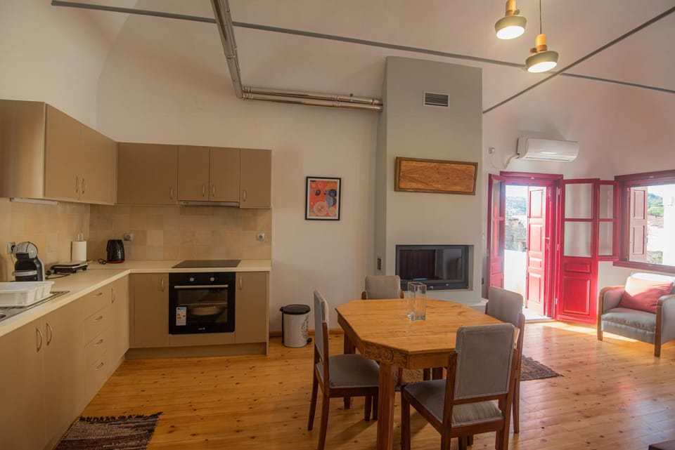 TV and multimedia, Kitchen or kitchenette, Living room, Dining area
