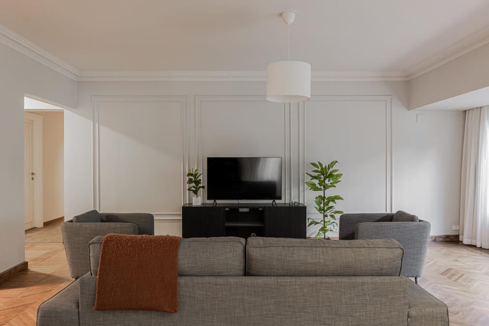 Communal lounge/ TV room, TV and multimedia, Living room, Seating area, Evening entertainment