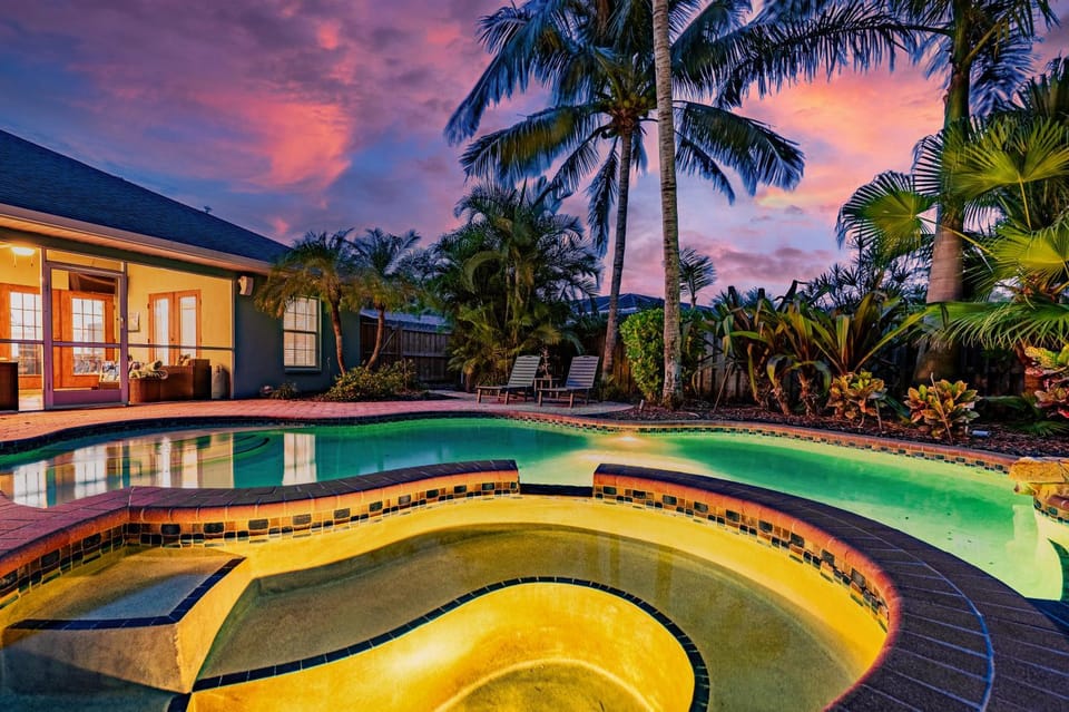 Nautical Escape! Private pool home with a tropical backyard oasis! House in Bradenton