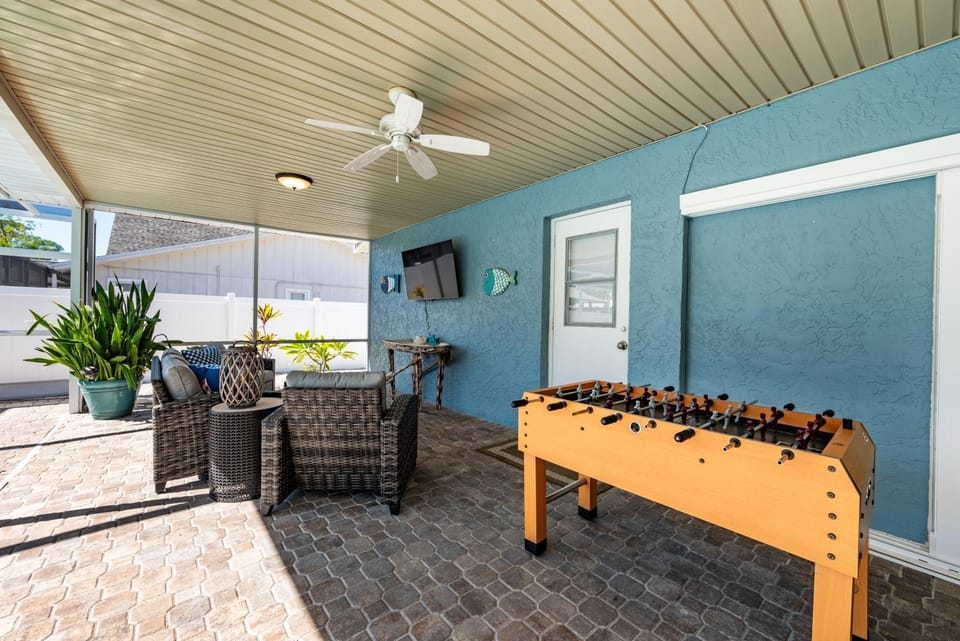 Montauks Point! Private pool home 10 min drive to Anna Maria beaches! House in Bradenton