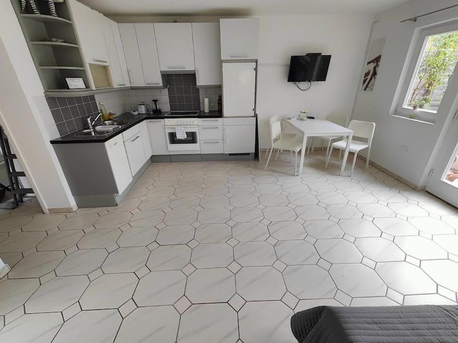 TV and multimedia, Kitchen or kitchenette, Dining area, dishwasher, pet friendly, stove
