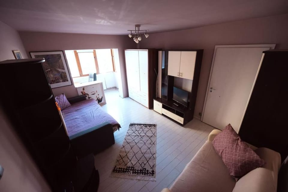 Communal lounge/ TV room, Bed, TV and multimedia, Living room, Evening entertainment