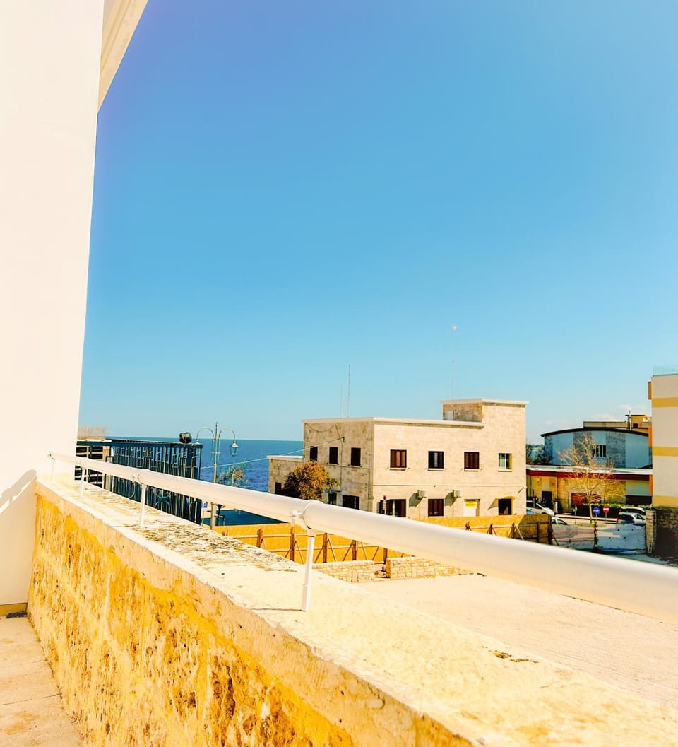 Property building, Day, Natural landscape, Balcony/Terrace, Sea view