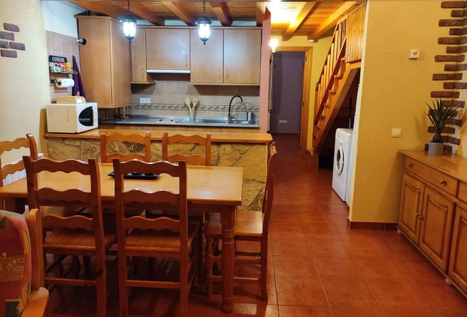 Dining area, minibar