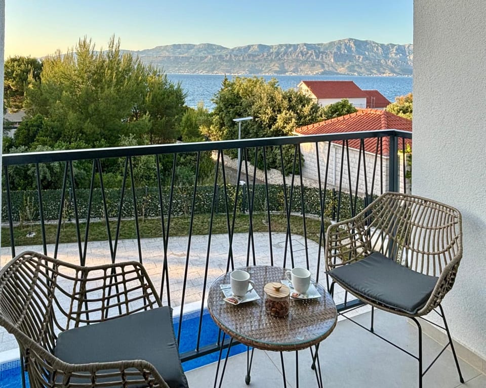 View (from property/room), Balcony/Terrace, Seating area, Sea view