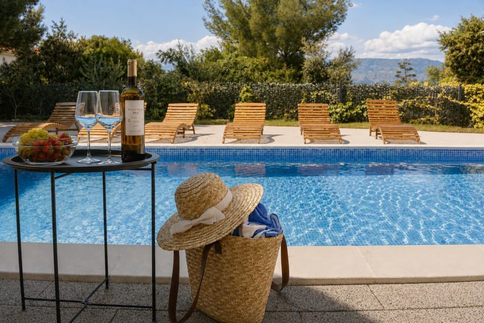 Swimming pool, Breakfast