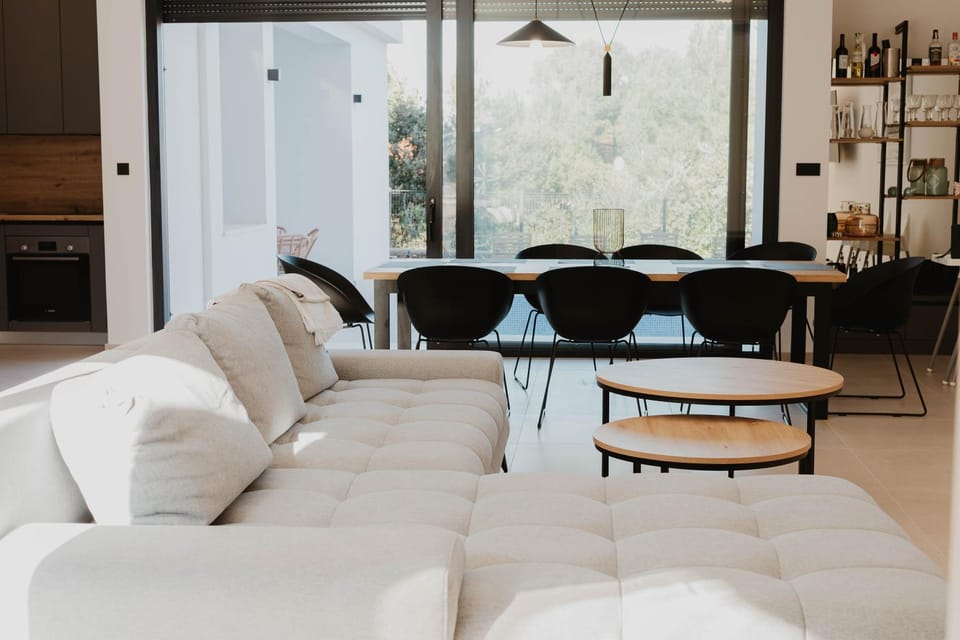 Living room, Seating area, Dining area
