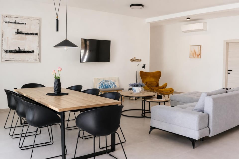 Living room, Dining area