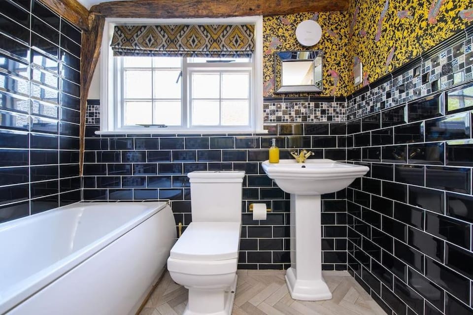 Luxury 2 Bed Manor House With Hot Tub, Cinema Room, Sky TV House in Uttlesford