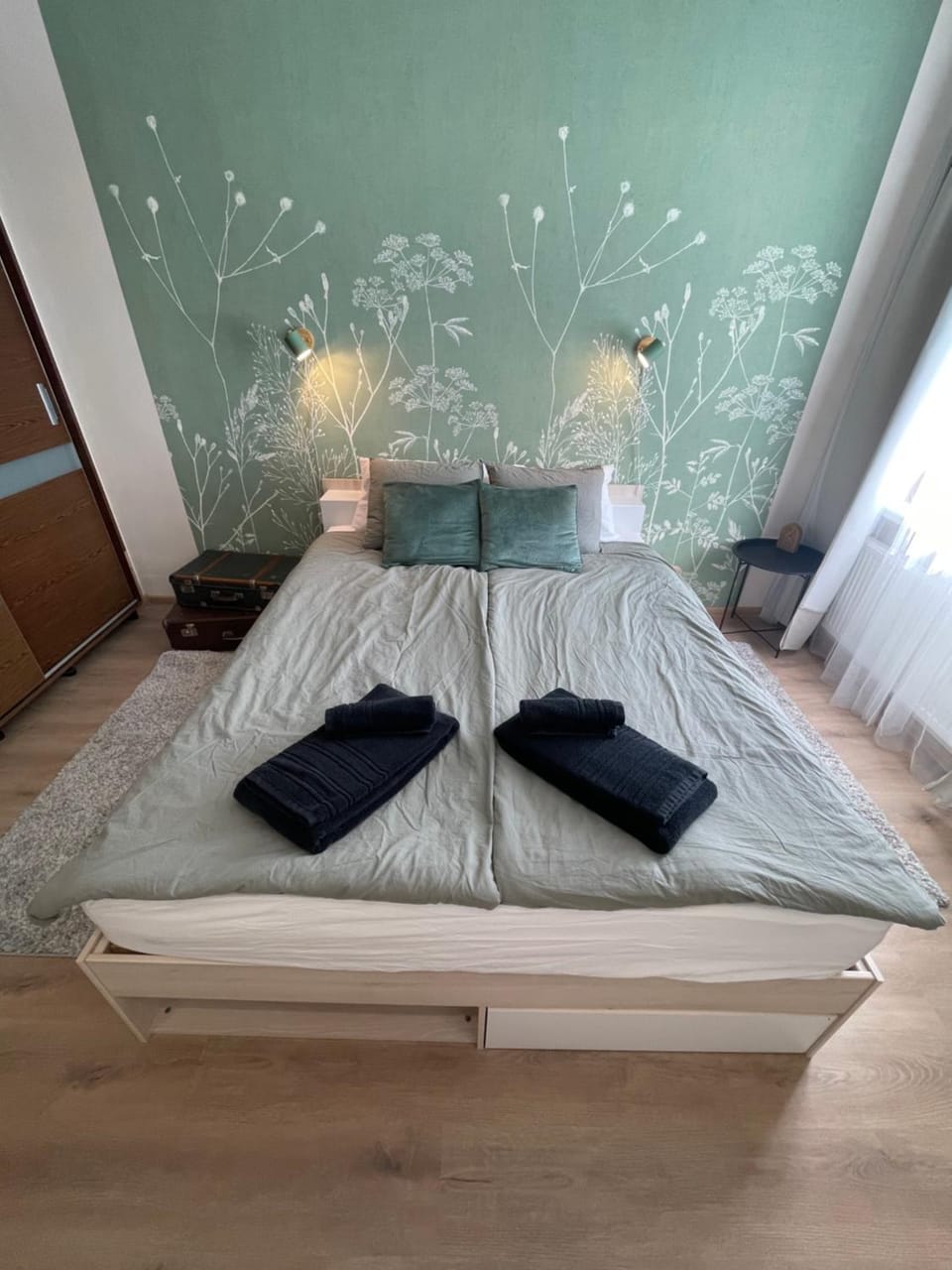 Bed, Photo of the whole room, Bedroom, towels