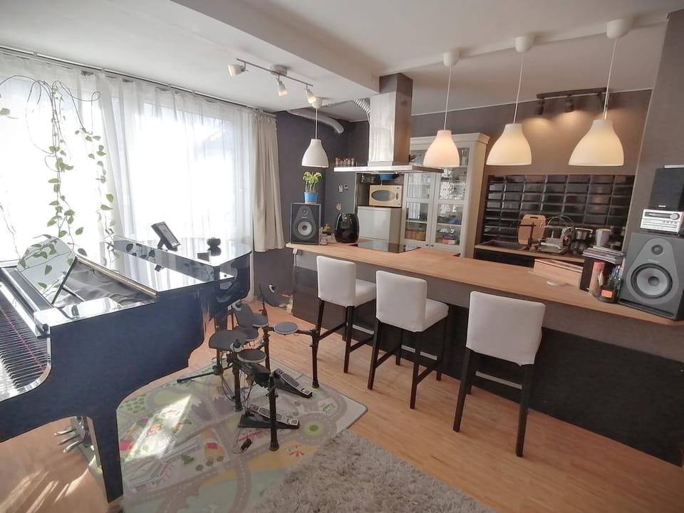Coffee/tea facilities, Kitchen or kitchenette, Living room, Seating area, Dining area, minibar, pet friendly, stove