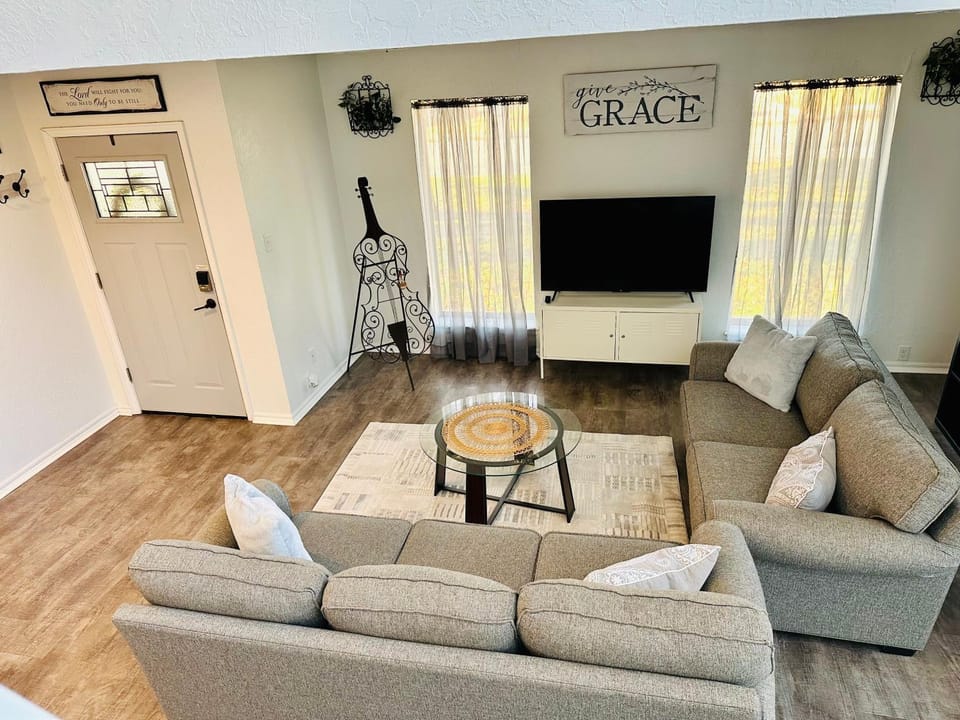 Communal lounge/ TV room, TV and multimedia, Living room, Seating area