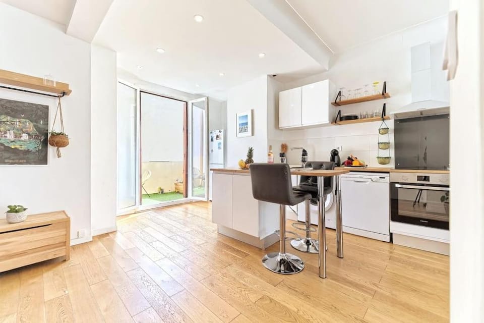 CENTRE VILLE-GRAND APPARTEMENT DE 50 M2 - COSY AVEC TERRASSE -Wifi Apartment in Nice