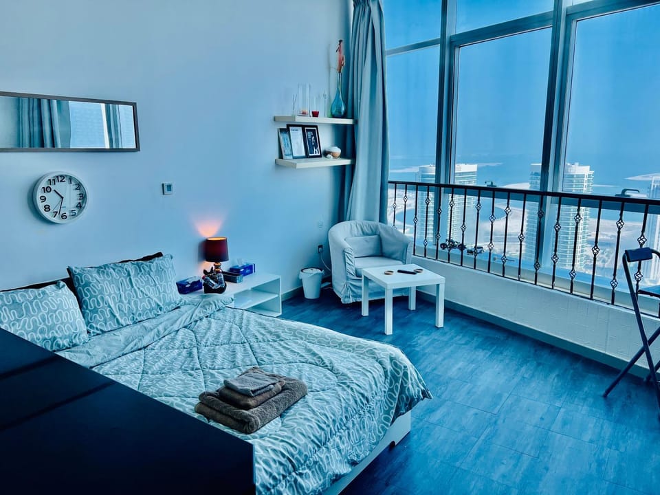 Panoramic Sea View Studio Apartment in Abu Dhabi