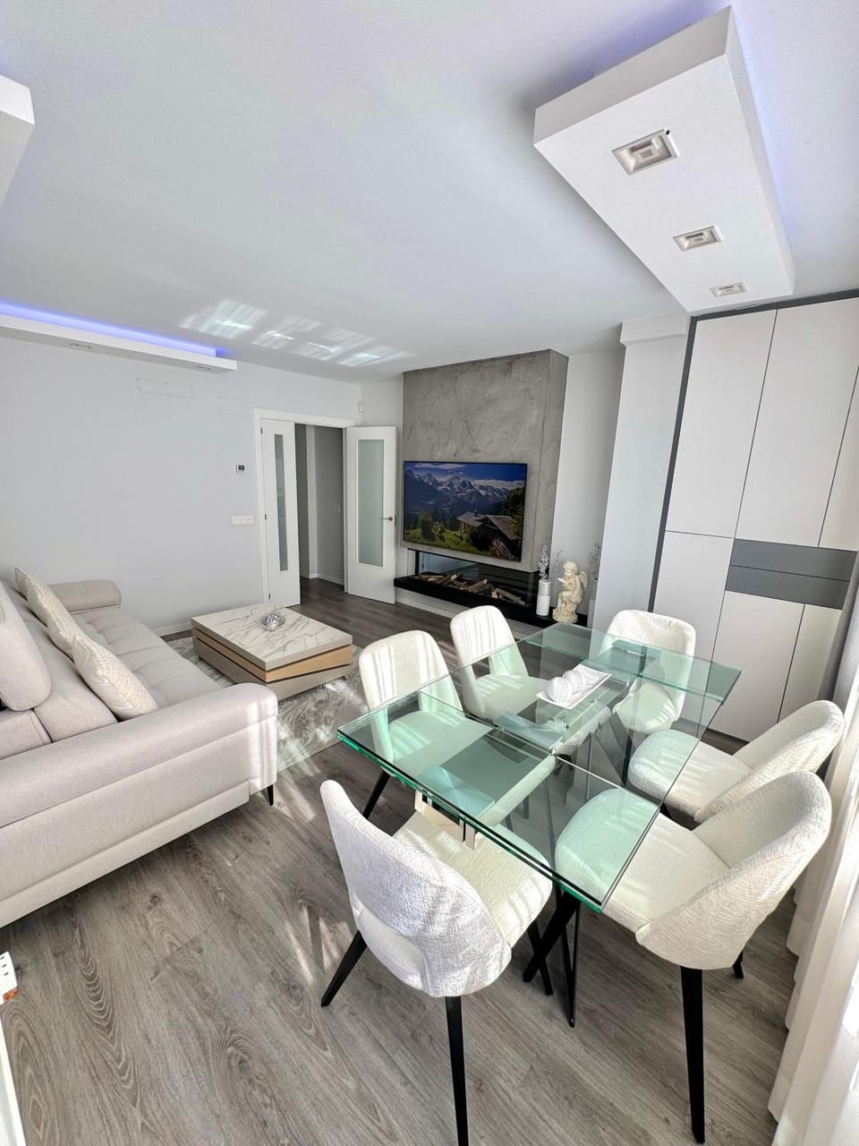 Living room, Seating area, Dining area