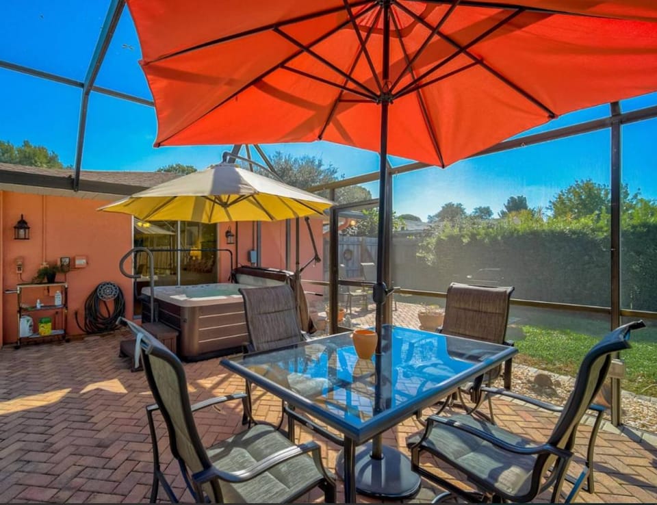 Swaying Palms! Coastal home with amazing pool just a short drive from Anna Maria Island! House in Bradenton