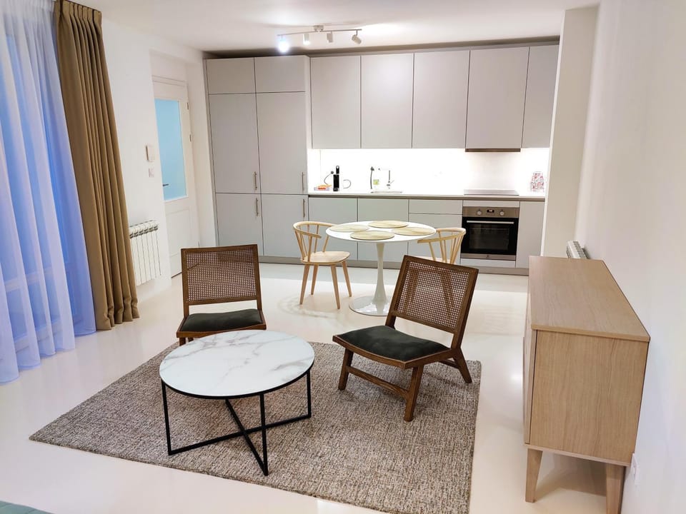 Kitchen or kitchenette, Living room, Seating area