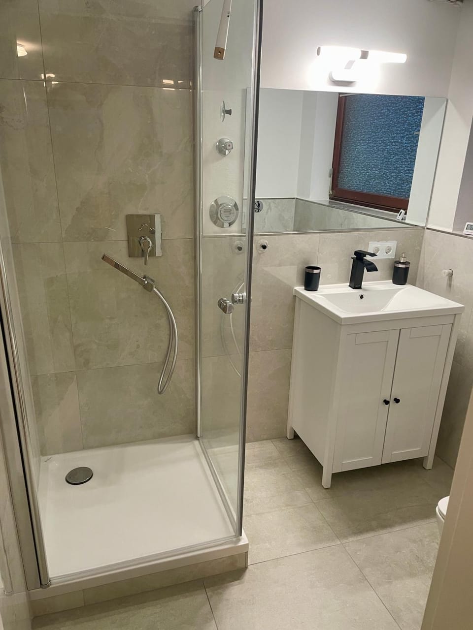 Modern Urban Studio Apartment S-Bahn 27QM for 6 persons Mercedes-Benz Apartment in Baden-Württemberg