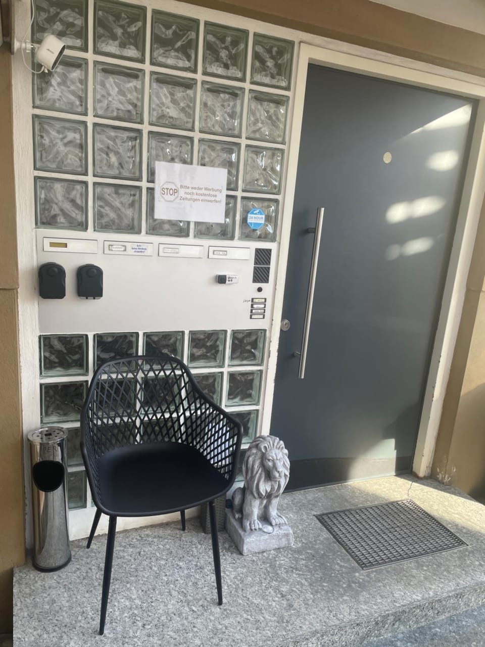 Modern Urban Studio Apartment S-Bahn 27QM for 6 persons Mercedes-Benz Apartment in Baden-Württemberg