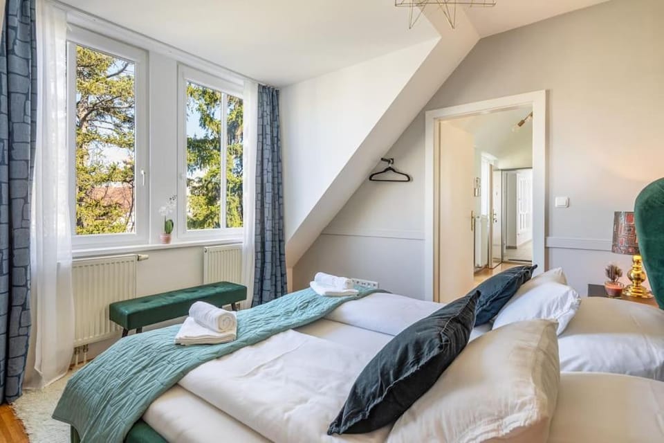 Green Dream Apartment Vienna - 3 Bedrooms and Rooftop Terrace Apartment in Vienna