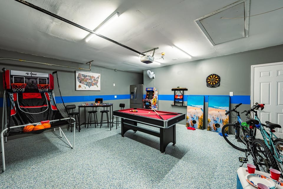 Twin Palms Oasis! Modern, with heated pool and game room! House in Bradenton