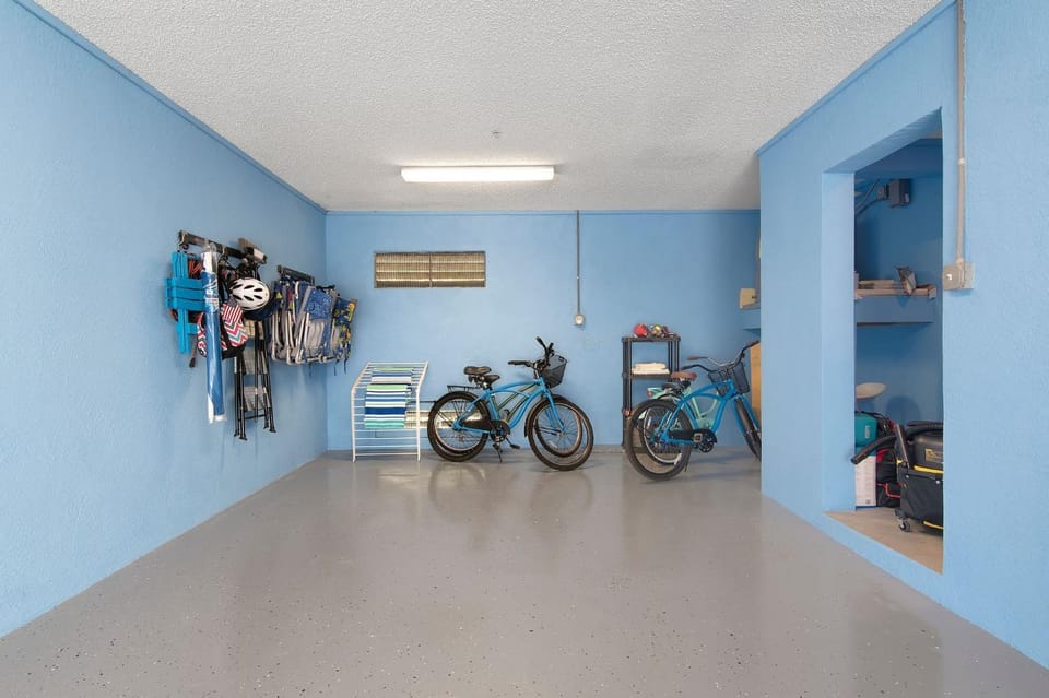 The Tree House! Beautiful townhome in Longboat Key with great amenities surrounded by nature! House in Longboat Key