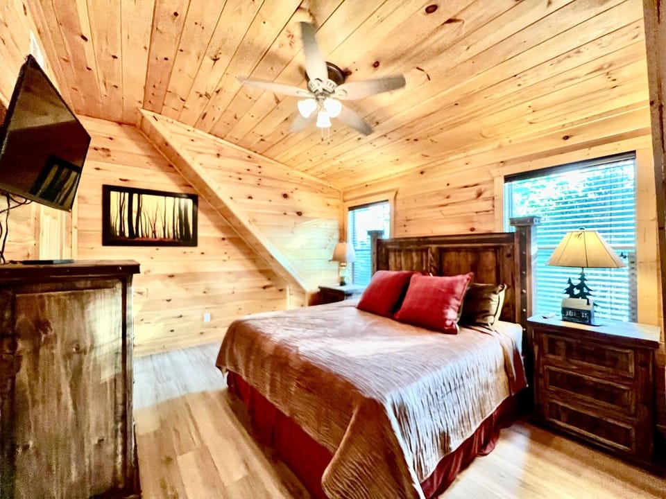 Tennessee Oasis Pool Cabin Cabin in Sevier County