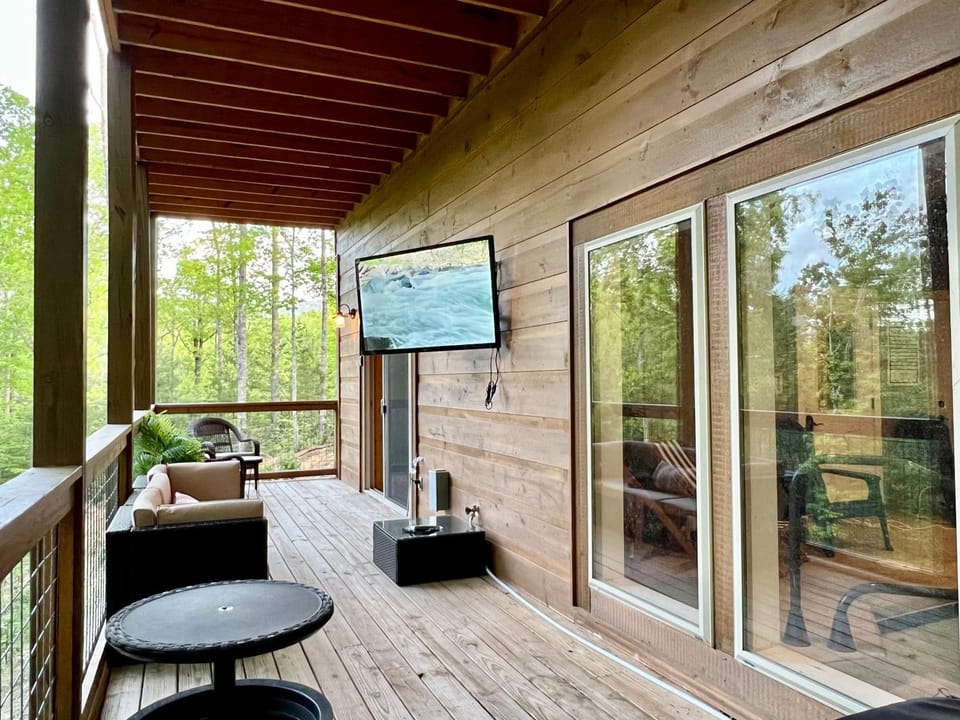 Tennessee Oasis Pool Cabin Cabin in Sevier County