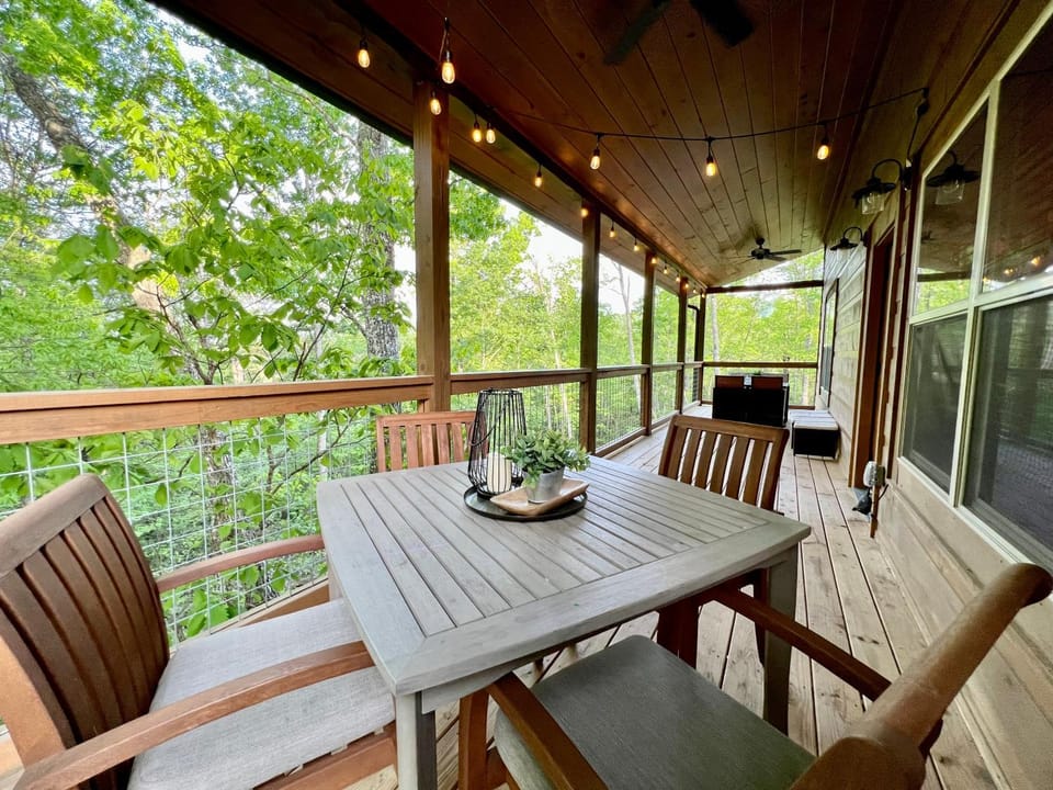 Tennessee Oasis Pool Cabin Cabin in Sevier County