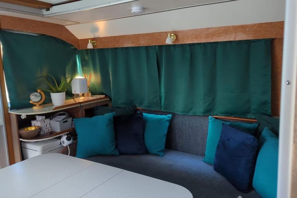 New Horizon - A beautiful boat very conveniently located in Chelmsford City Docked boat in Chelmsford