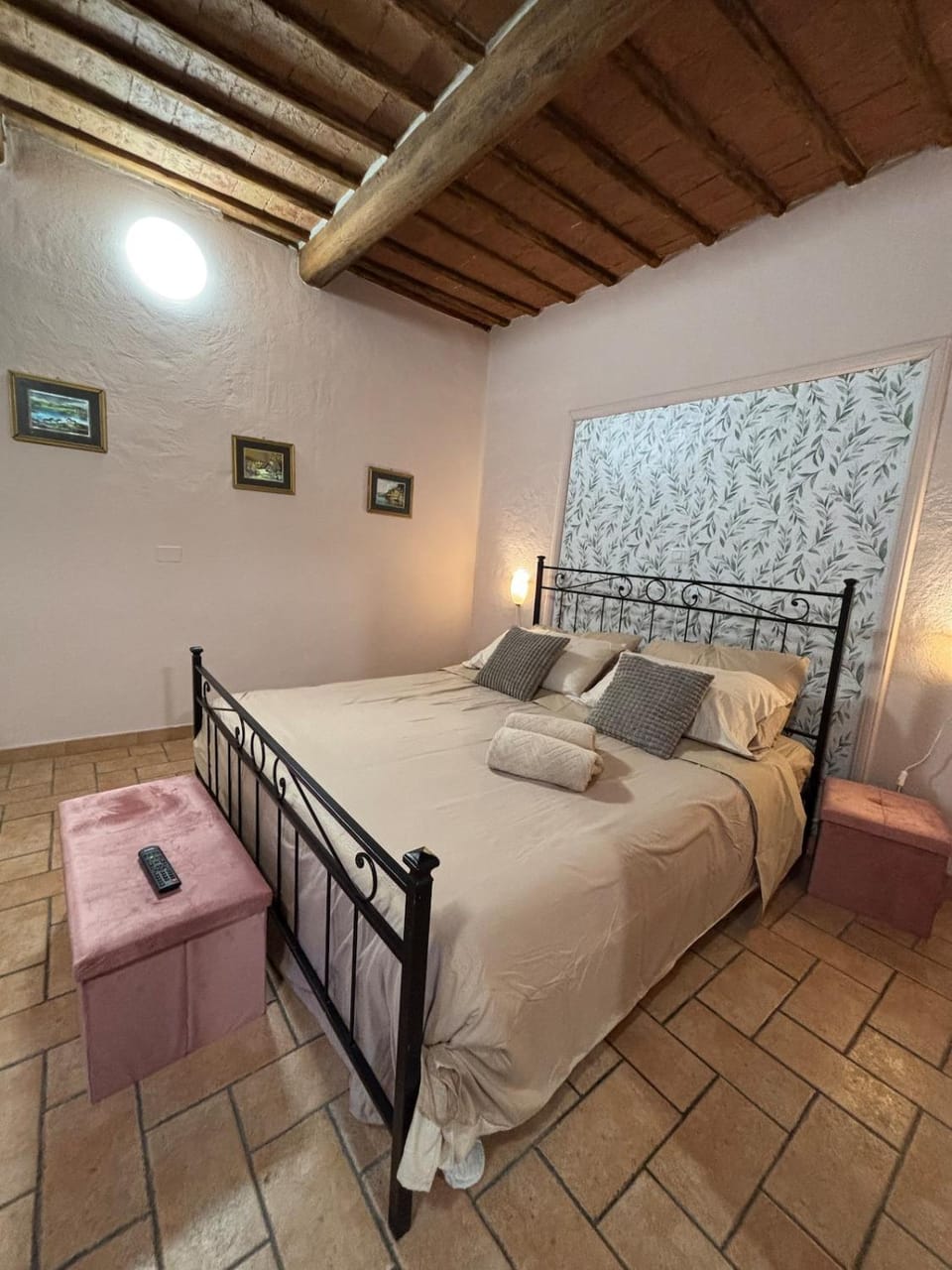 Bed, Photo of the whole room