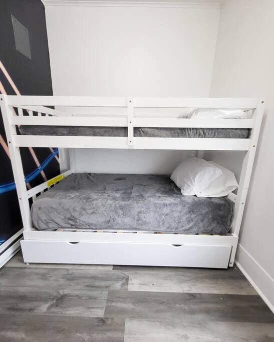 Coaster Heaven, Mins to CP & SF, King/WD/Pet OK Apartment in Sandusky